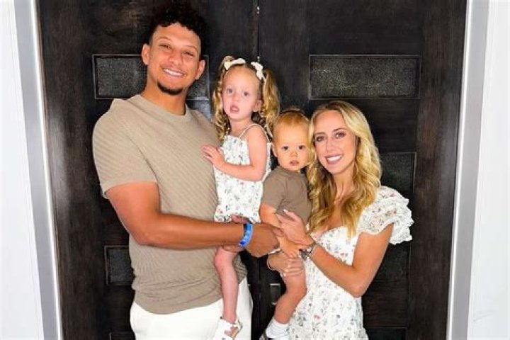 
Lee Roberts Street Outlaws Wife Brittany Johnson and Family 