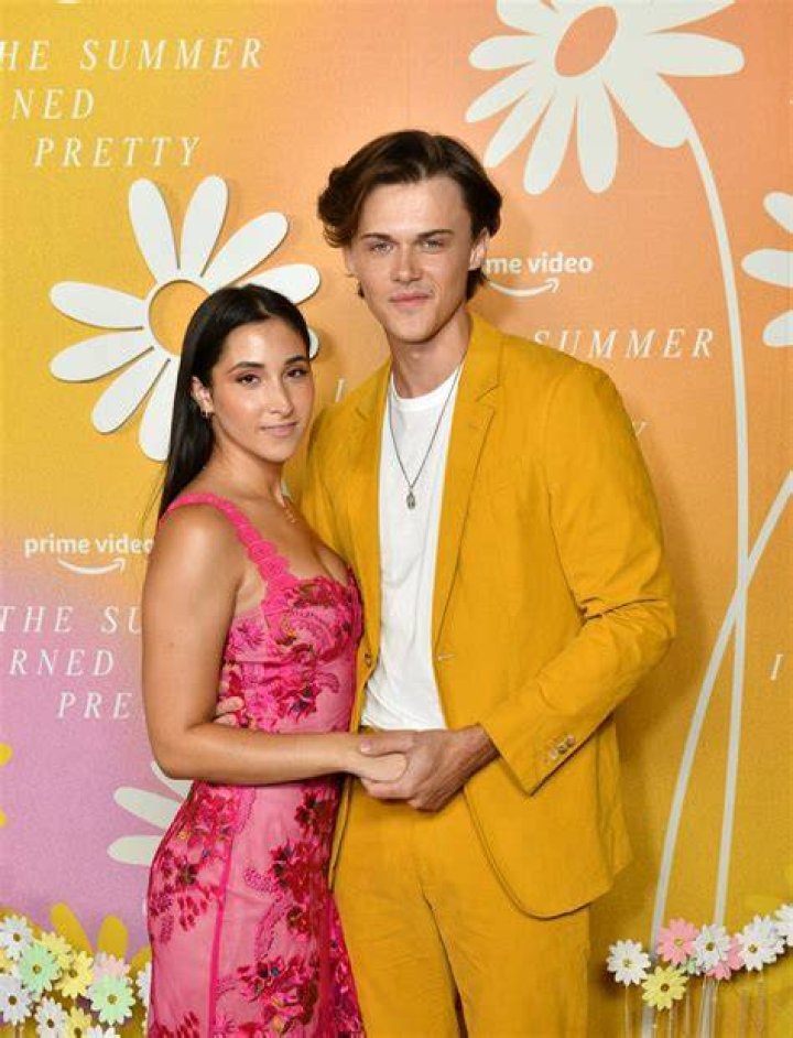 Who Is Christopher Briney Dating? Who Is Christopher Briney Girlfriend?